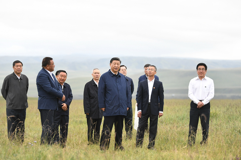 8月19日至22日，中共中央總書記、國家主席、中央軍委主席習(xí)近平在甘肅考察。這是20日下午，習(xí)近平在中農(nóng)發(fā)山丹馬場有限責(zé)任公司一場考察，實(shí)地了解祁連山生態(tài)環(huán)境恢復(fù)和保護(hù)情況。